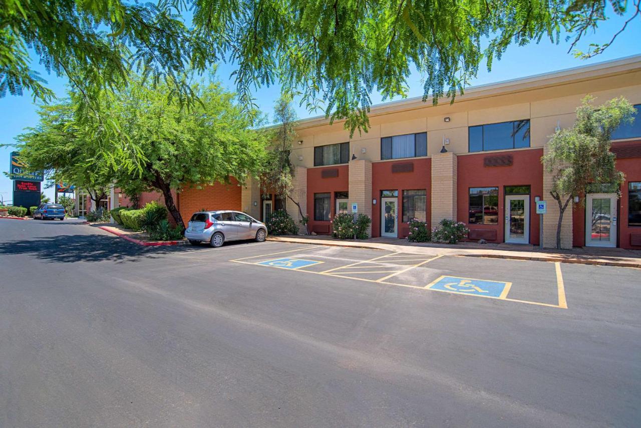 Quality Inn & Suites Phoenix Nw - Sun City Youngtown Buitenkant foto