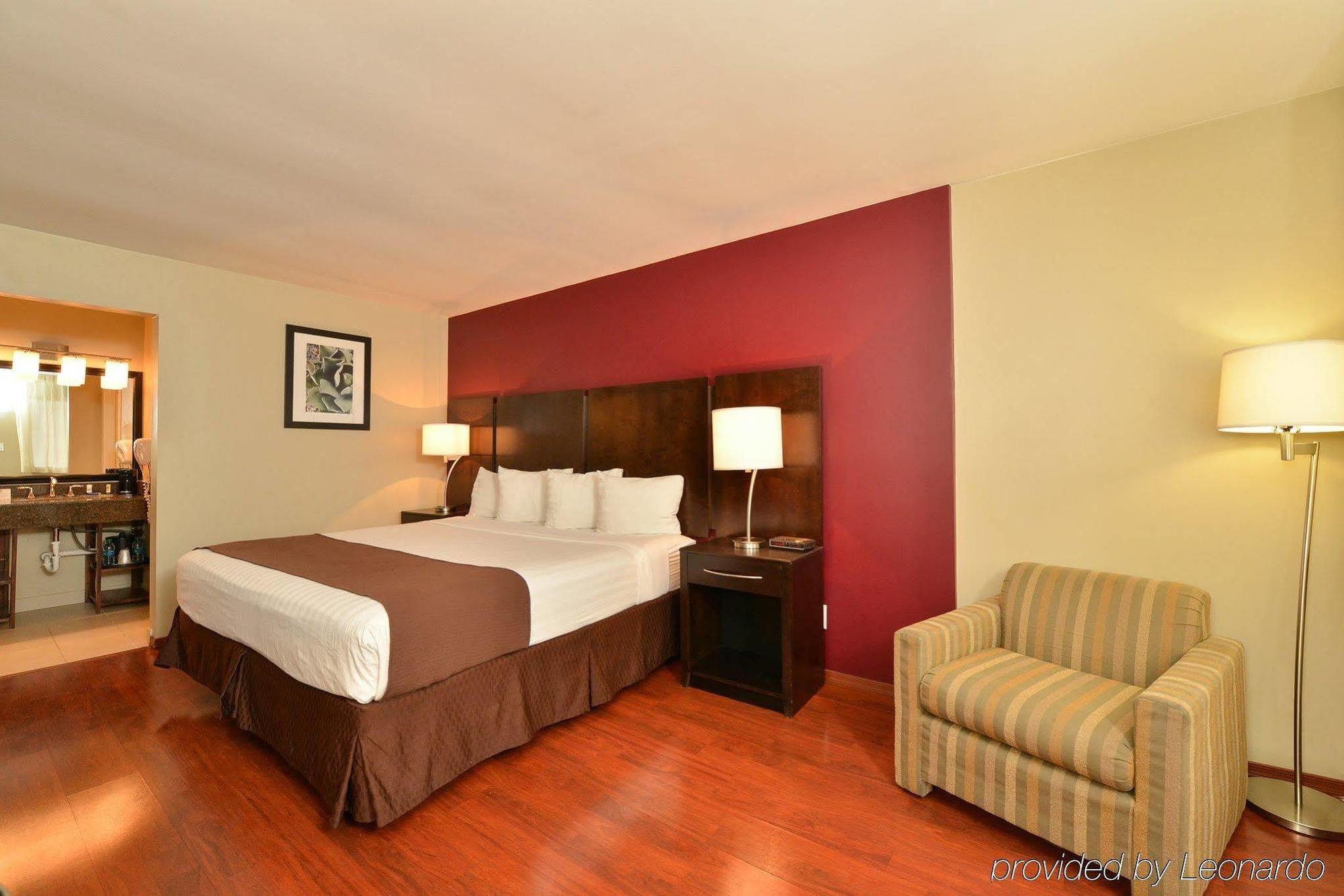 Quality Inn & Suites Phoenix Nw - Sun City Youngtown Buitenkant foto