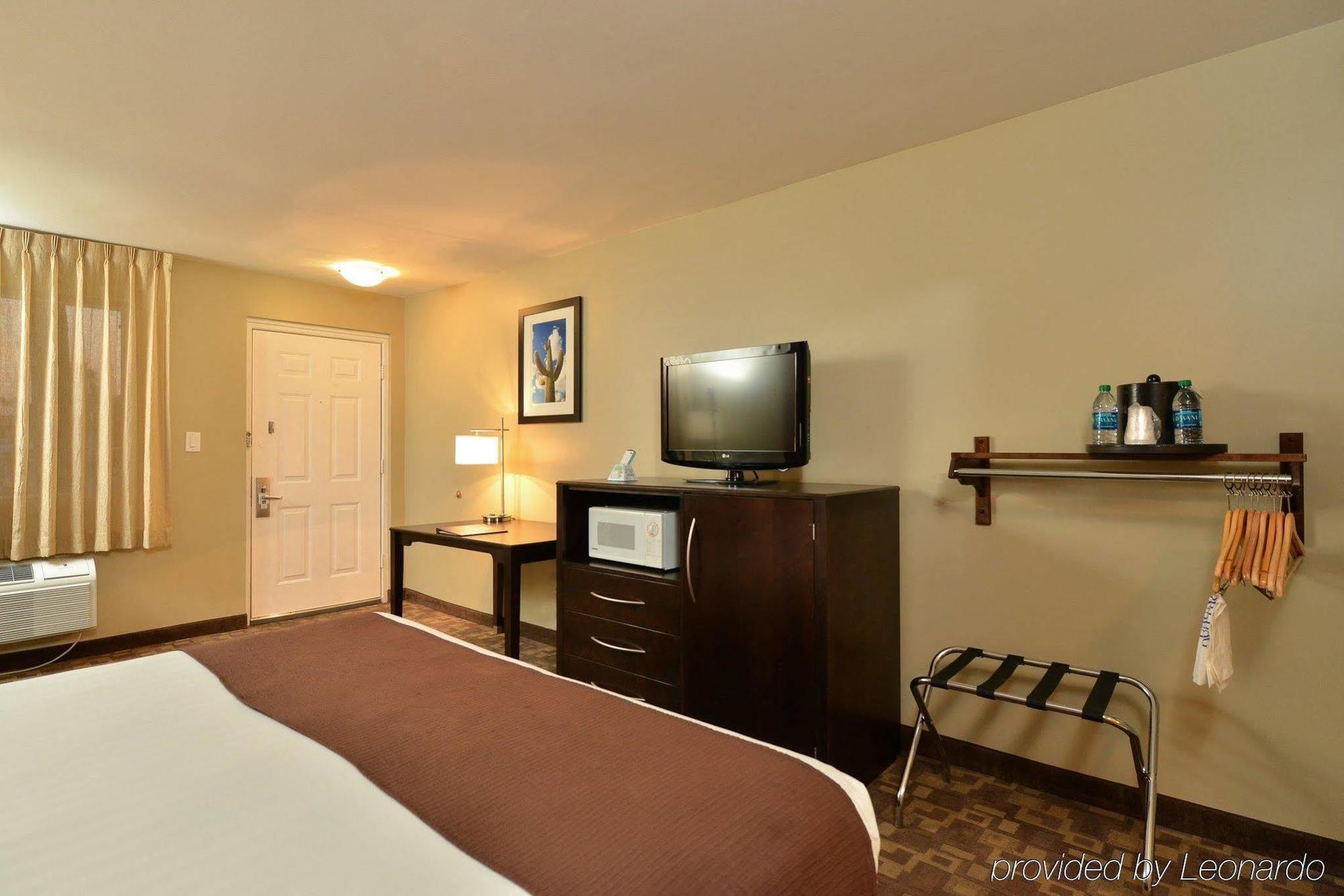 Quality Inn & Suites Phoenix Nw - Sun City Youngtown Buitenkant foto