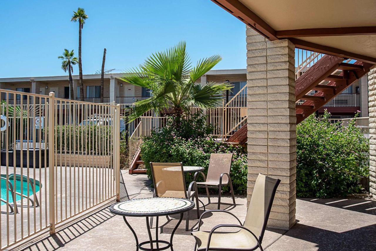 Quality Inn & Suites Phoenix Nw - Sun City Youngtown Buitenkant foto